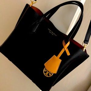 🔸New Gorgeous Tory Burch (small) Perry Triple Compartment tote!🔸